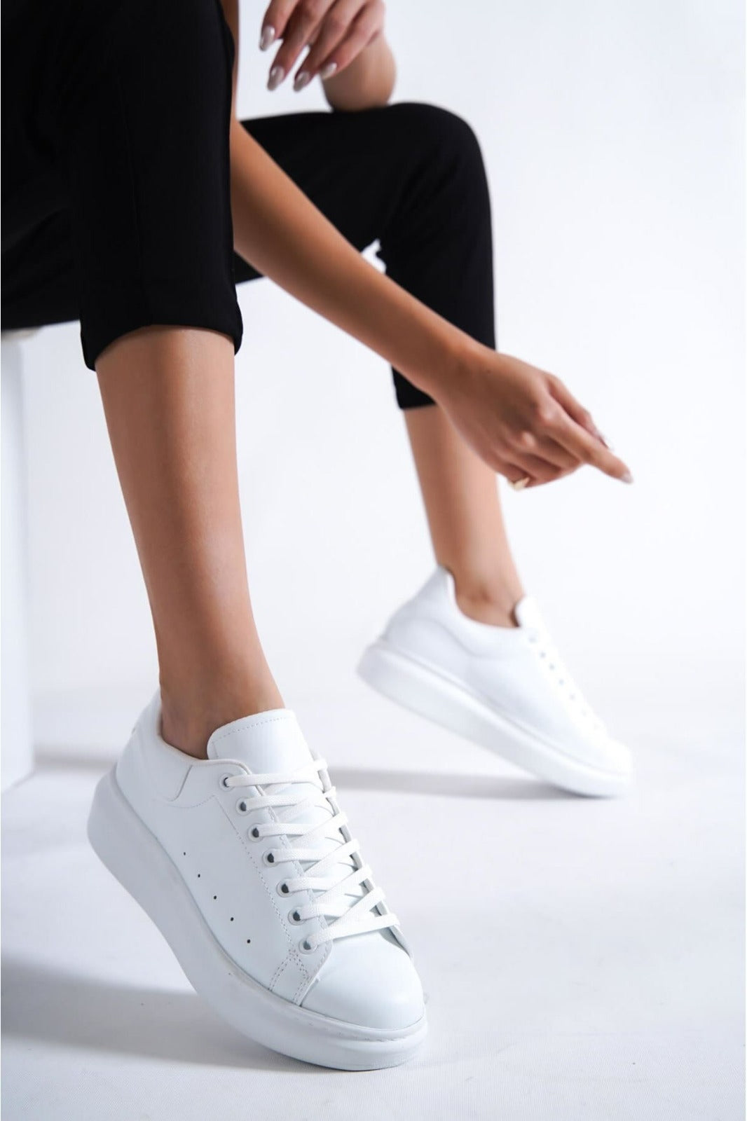 503 WOMEN Trainers Lace Up White New Arrival