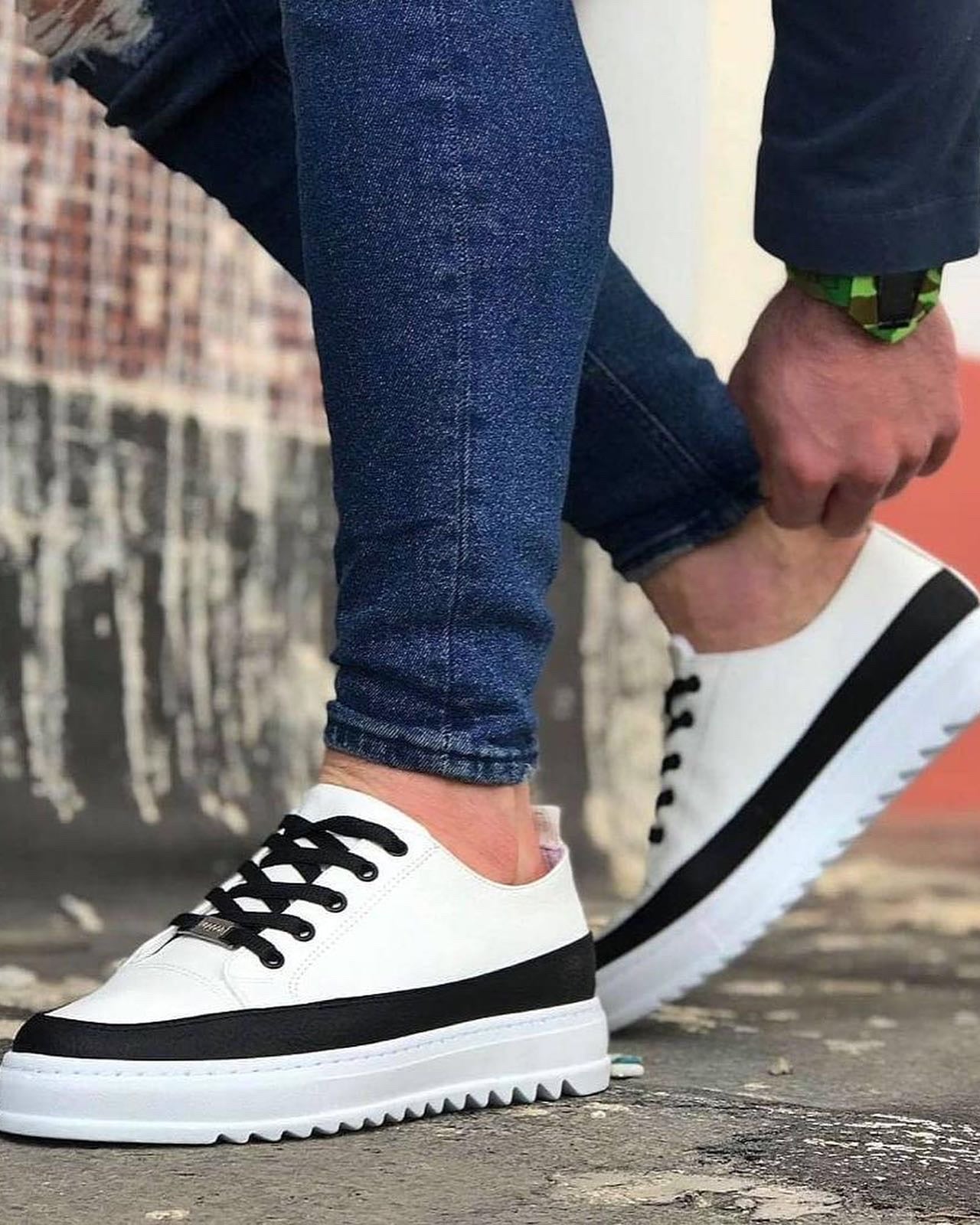 02 Mens Trainers White & Black